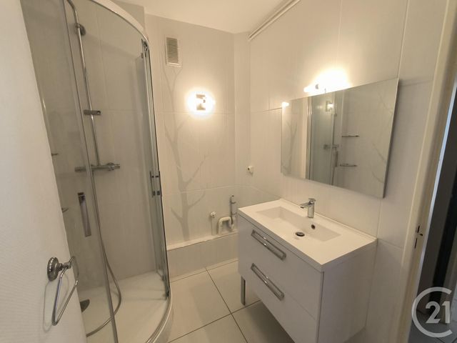 Appartement F5 à vendre - 5 pièces - 110.71 m2 - POITIERS - 86 - POITOU-CHARENTES - Century 21 L'Immobilière De Confiance